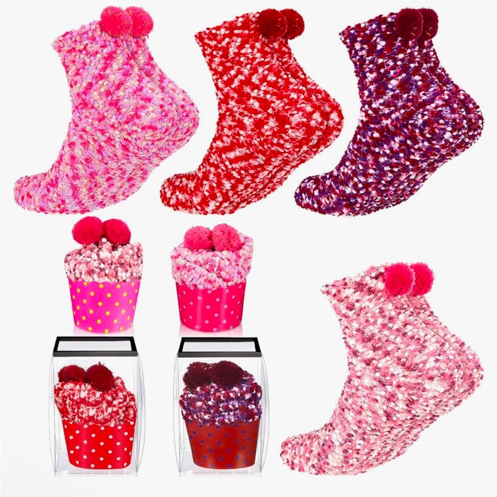 Cozy cupcake Pom-Pom Socks NIB